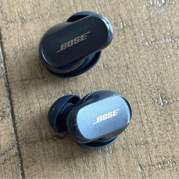 Bose QuietComfort Earbuds II Noise-Cancelling Earbuds Blue (No Cable) - READ